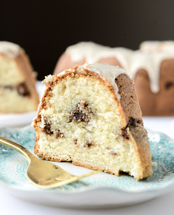 sour cream coffee cake with brown butter glaze I howsweeteats.com