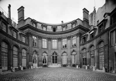 Рококо в архитектуре Парижа. Отель Аmelot de Пournay