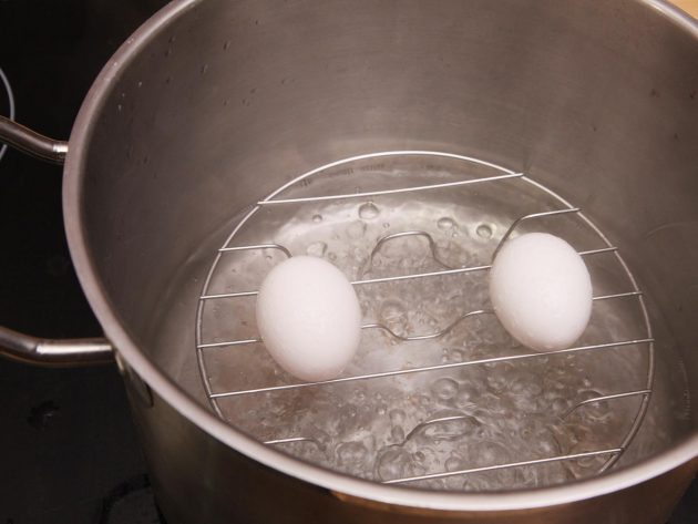 Как готовить яйца на пару