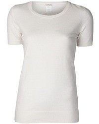 Белая футболка с круглым вырезом