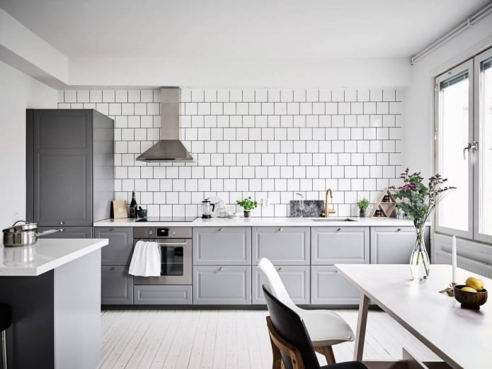 белые стены в интерьере кухни