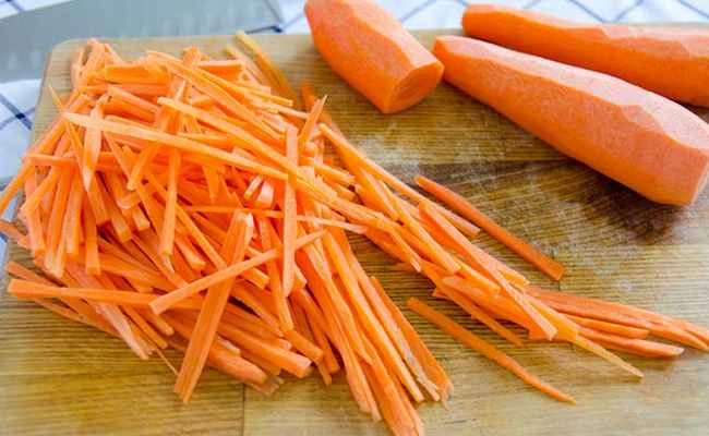 морковку соломкой