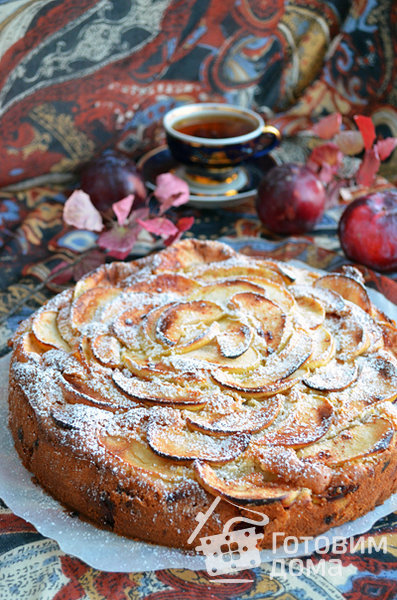 Пирог со сливами и яблоками фото к рецепту 1