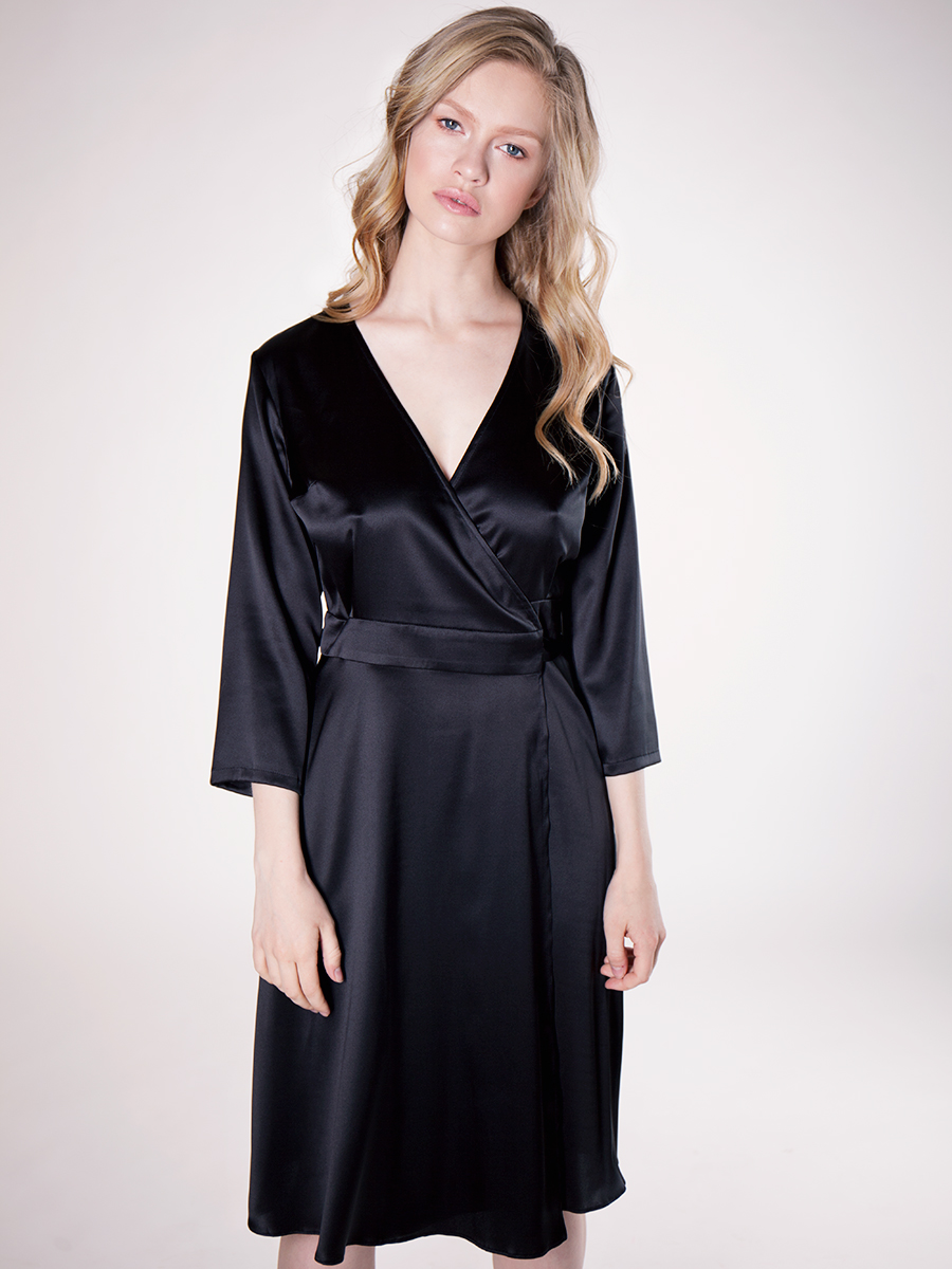 Черное шелковое платье-халат
