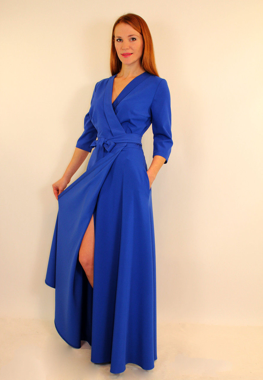 Синий цвет длинного платья