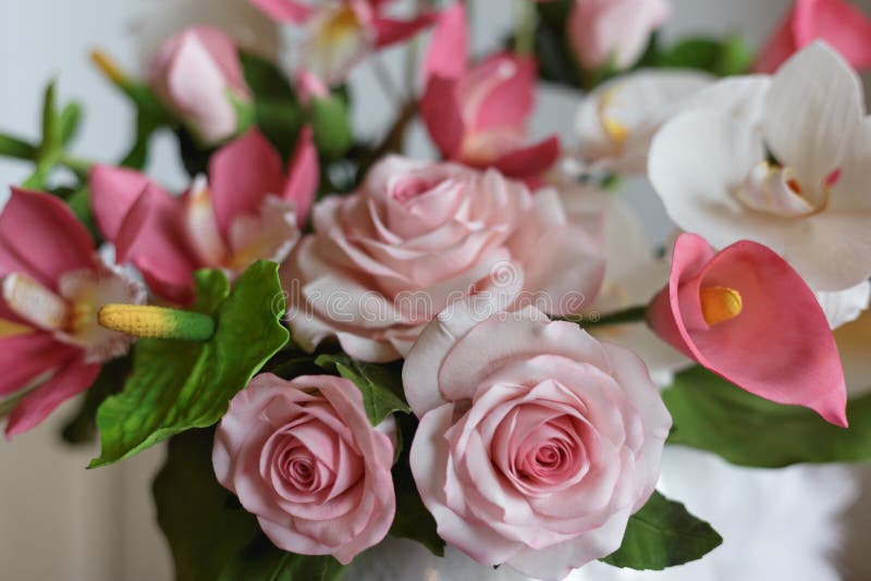 Flowers made from pastry mastic, cake with decorative white royalty free stock photos