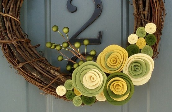 spring-wreath-with-green-felt-flowers