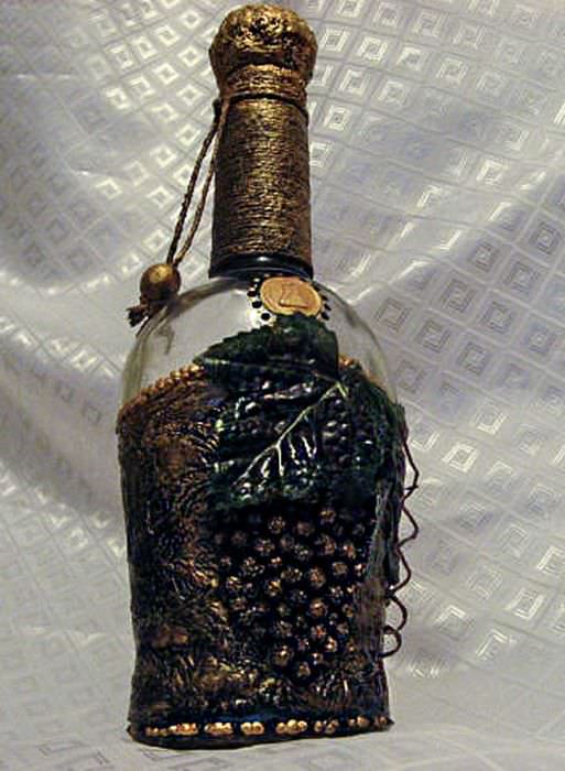 идея красивого украшения стеклянных бутылок шпагатом
