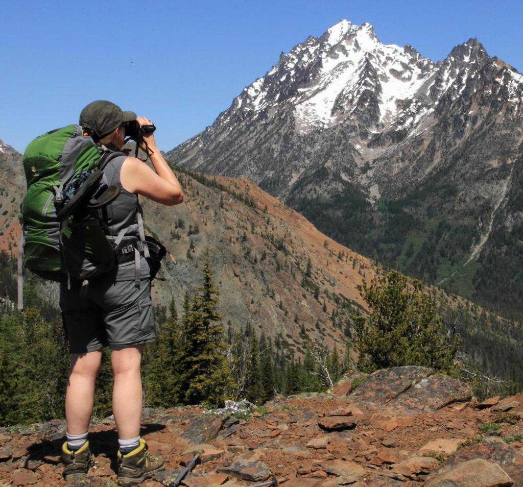 Beginner hikers need a great pair of hiking boots or trail shoes. But how do you find them? Use Hiking For Her recommendations! #hiking #backpacking #hikingboots #hikinggear #hikingtips #beginnerhikes